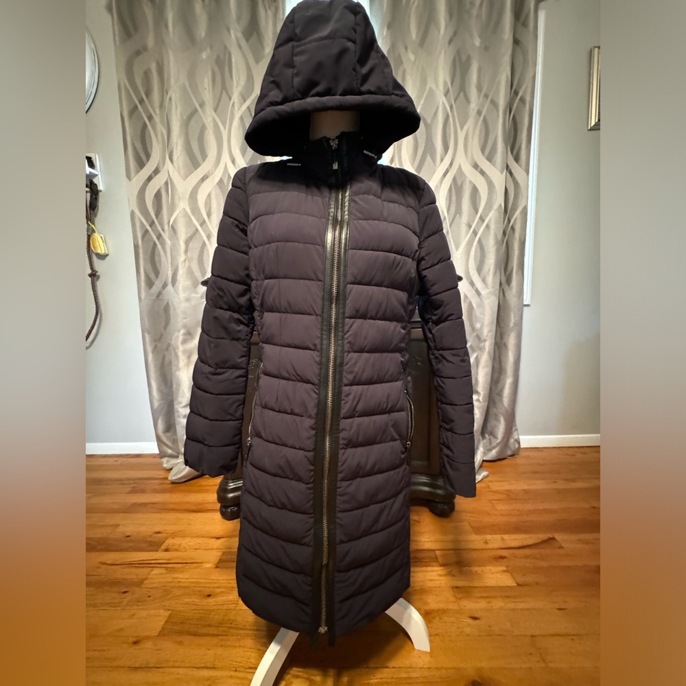 MICHAEL KORS NAVY LIGHT COAT!!! Beautiful and comfortable!